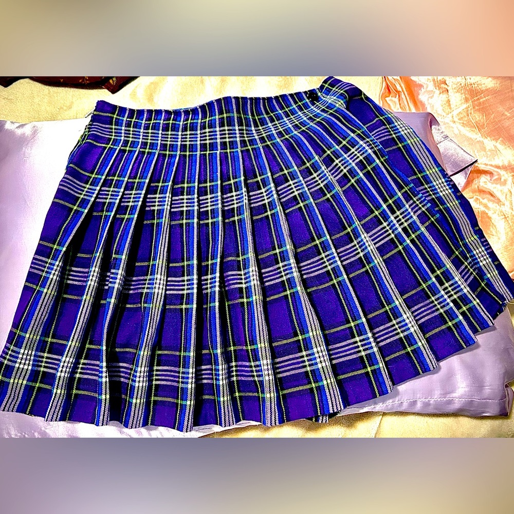 Amy Byer vintage 90’s plaid skort.